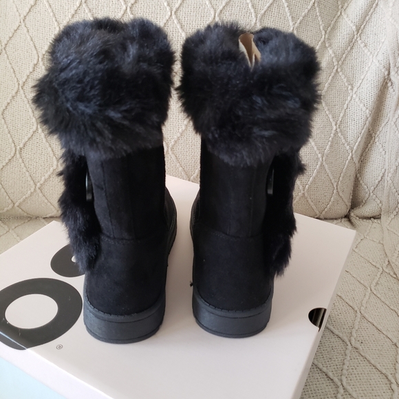 NEW Little Girl Black Fur-Lined Boots - Picture 4 of 7